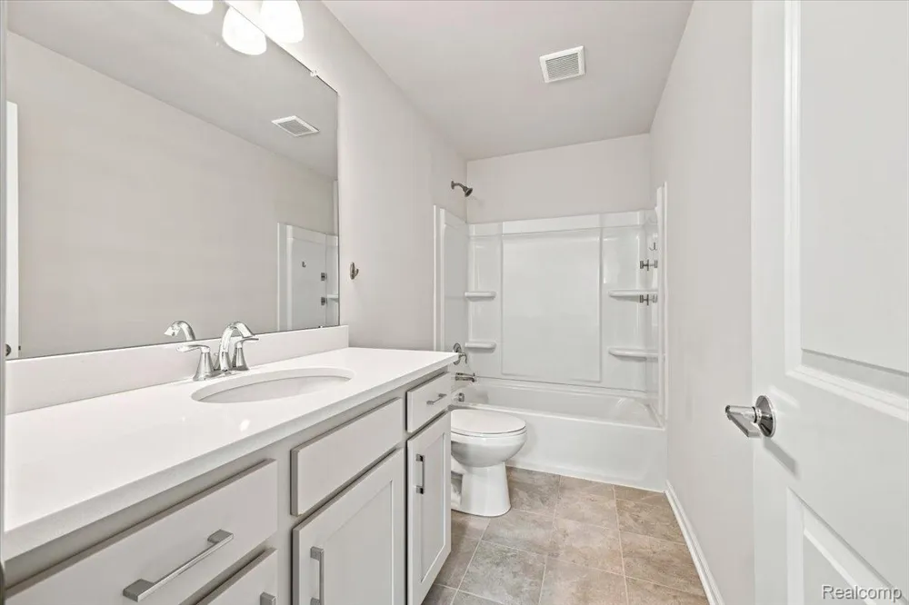 8678 Pioneer Street #9 Washington Township, MI 48094