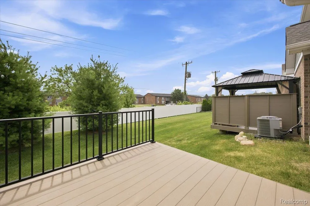8678 Pioneer Street #9 Washington Township, MI 48094