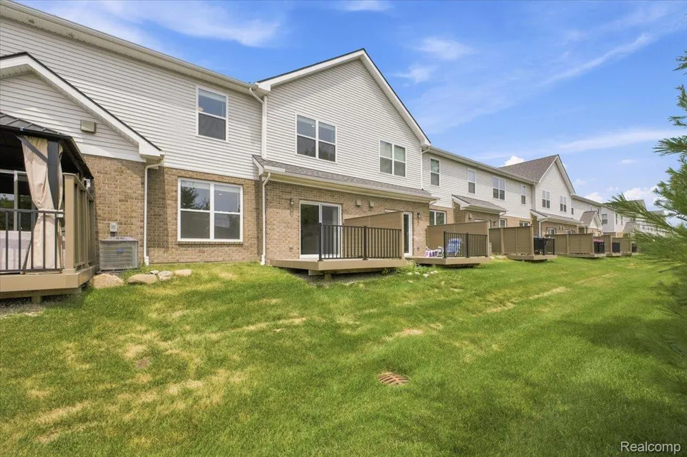 8678 Pioneer Street #9 Washington Township, MI 48094