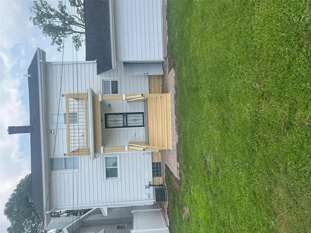 59 Eldredge Street Mt Clemens City, MI 48043