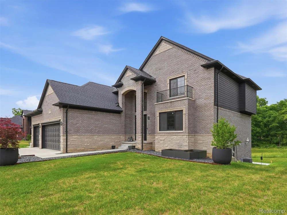 3007 28 Mile Road Washington Township, MI 48094