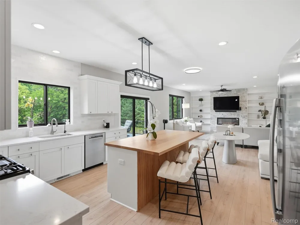 3007 28 Mile Road Washington Township, MI 48094