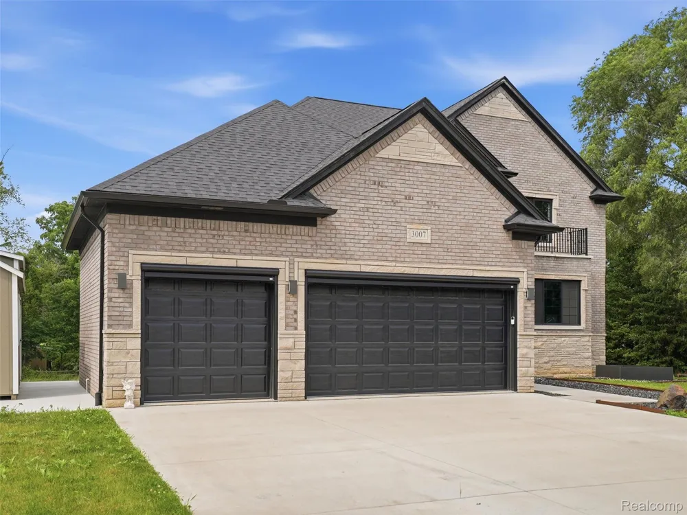 3007 28 Mile Road Washington Township, MI 48094