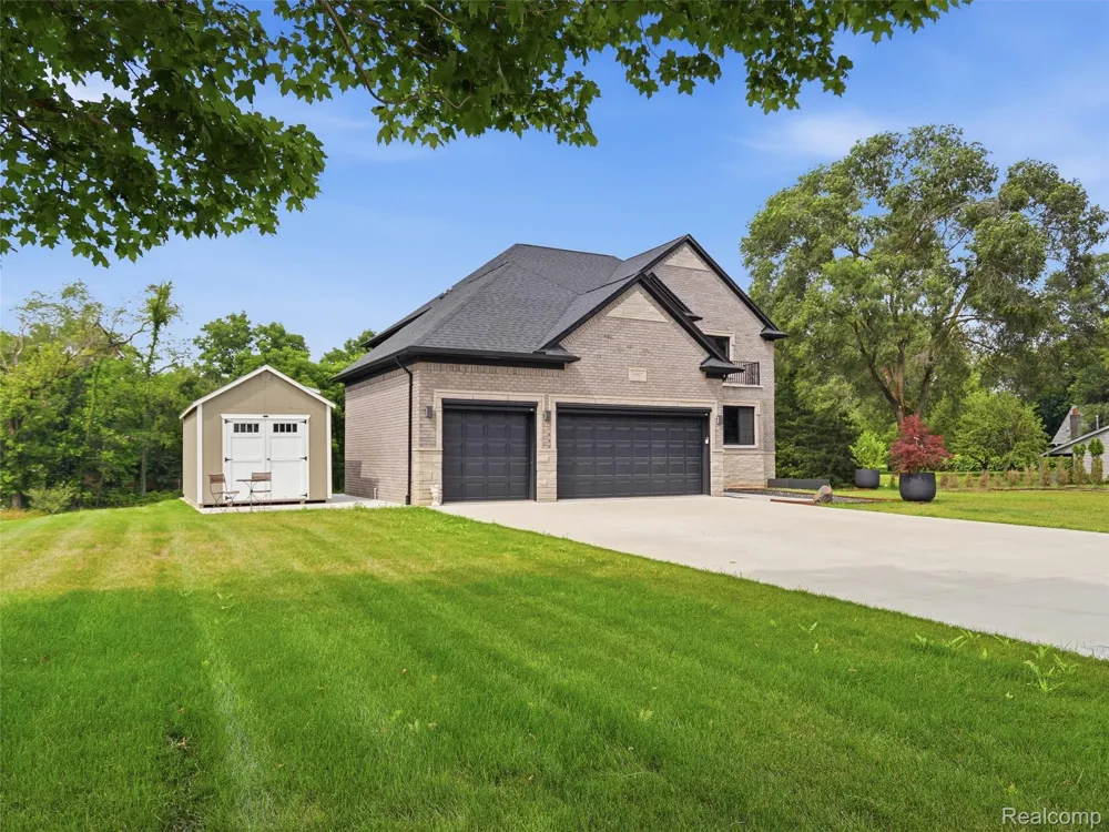 3007 28 Mile Road Washington Township, MI 48094
