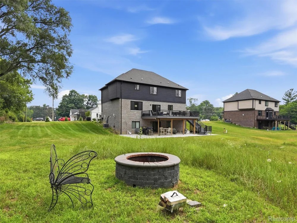 3007 28 Mile Road Washington Township, MI 48094