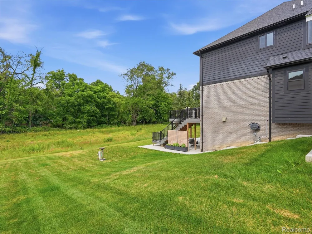 3007 28 Mile Road Washington Township, MI 48094