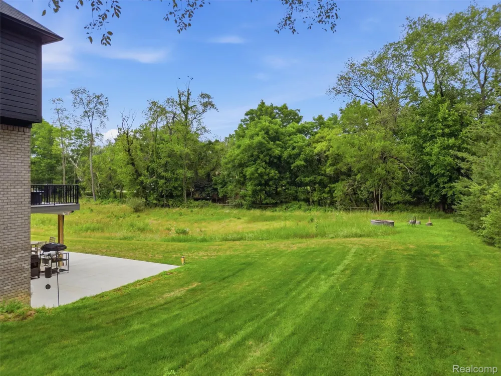 3007 28 Mile Road Washington Township, MI 48094