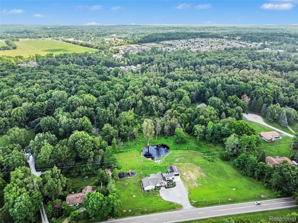 4086 W Commerce Road Milford Charter Township, MI 48380