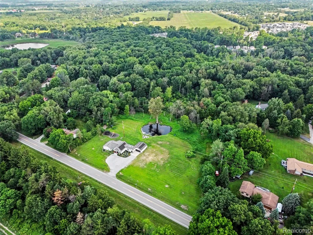 4086 W Commerce Road Milford Charter Township, MI 48380