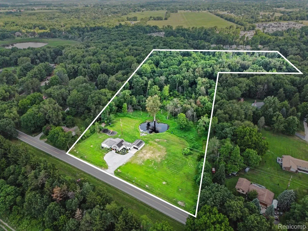 4086 W Commerce Road Milford Charter Township, MI 48380