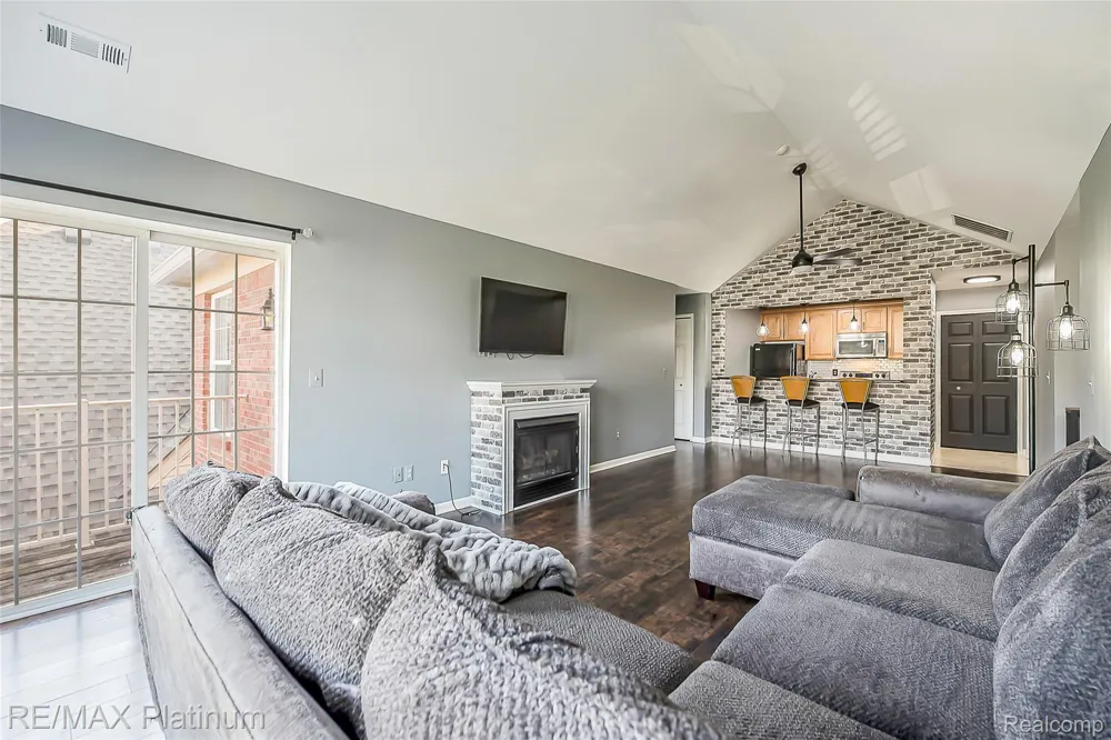 4004 Cornerstone Drive Canton Charter Township, MI 48188