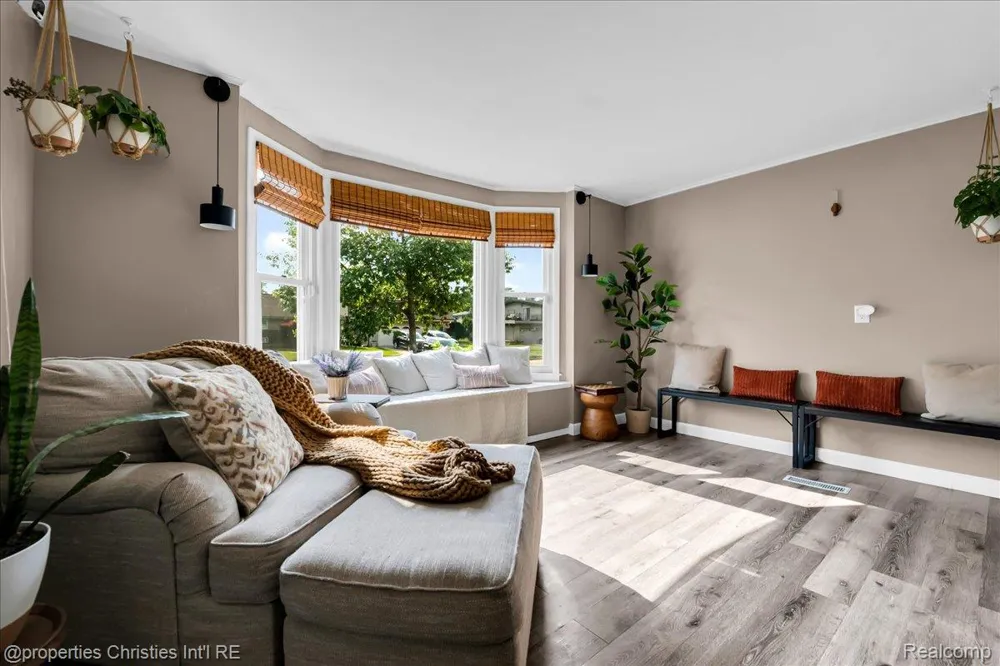 24600 Manistee Street Oak Park City, MI 48237