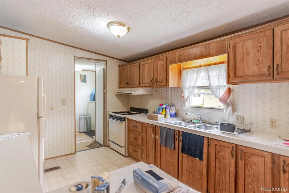 6721 Senate St #406 Van Buren Charter Township, MI 48111