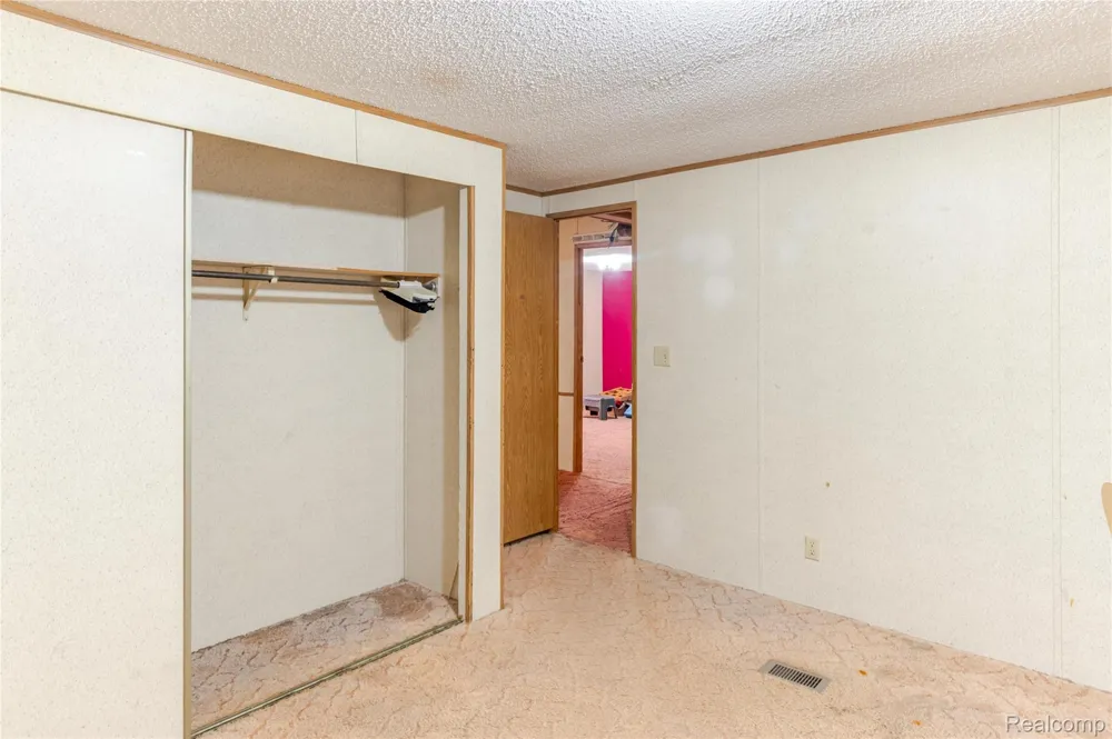 6721 Senate St #406 Van Buren Charter Township, MI 48111
