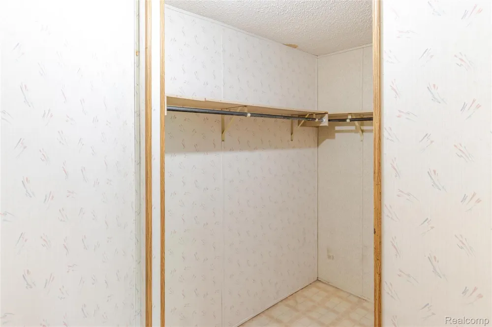 6721 Senate St #406 Van Buren Charter Township, MI 48111