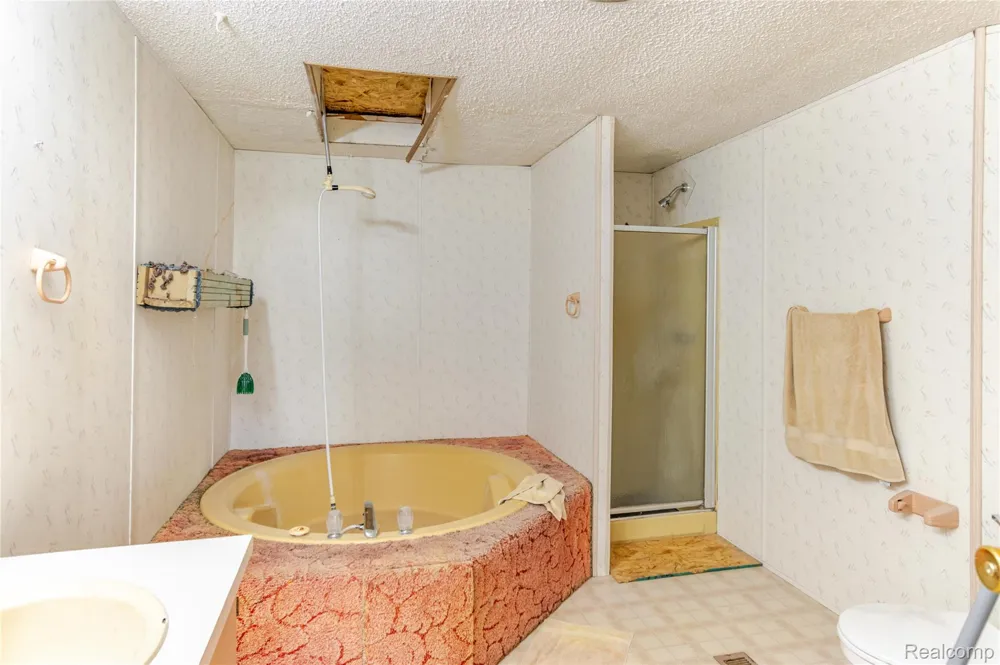 6721 Senate St #406 Van Buren Charter Township, MI 48111