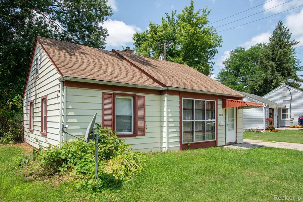 22191 Condon Street Oak Park City, MI 48237