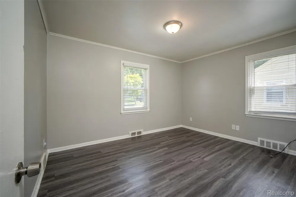 22191 Condon Street Oak Park City, MI 48237