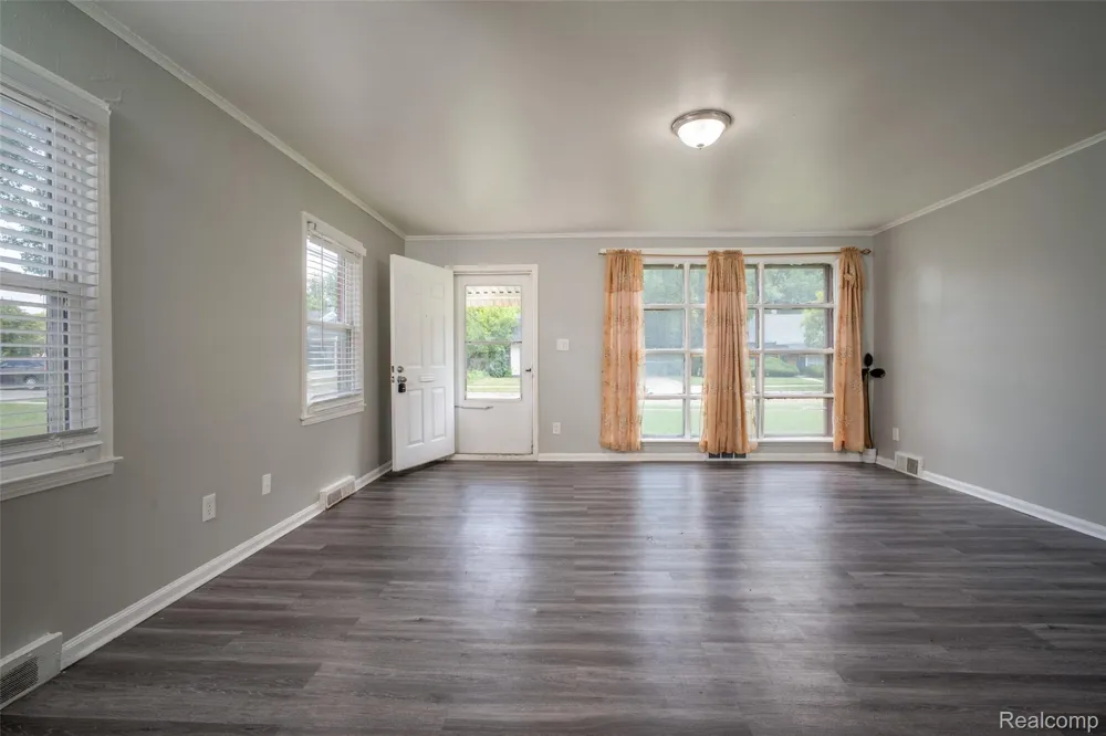 22191 Condon Street Oak Park City, MI 48237