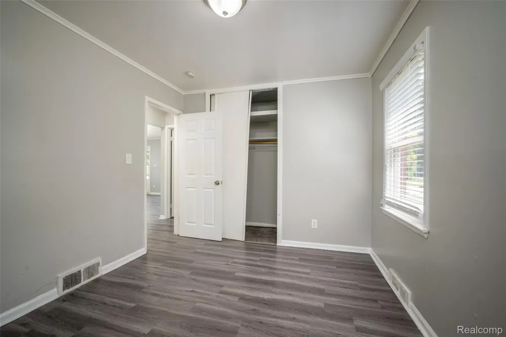 22191 Condon Street Oak Park City, MI 48237