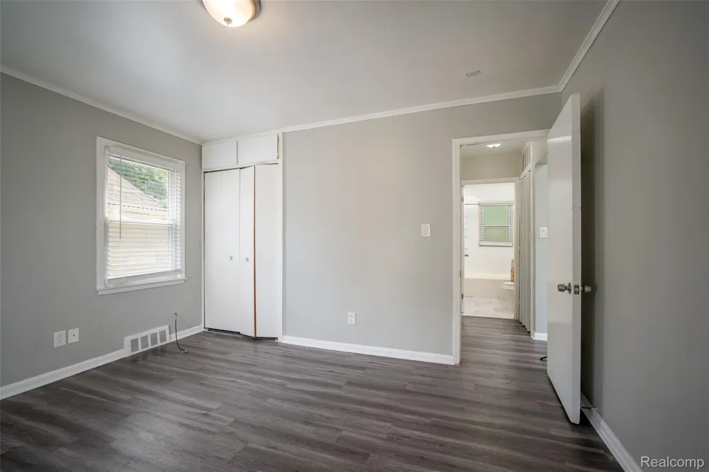 22191 Condon Street Oak Park City, MI 48237
