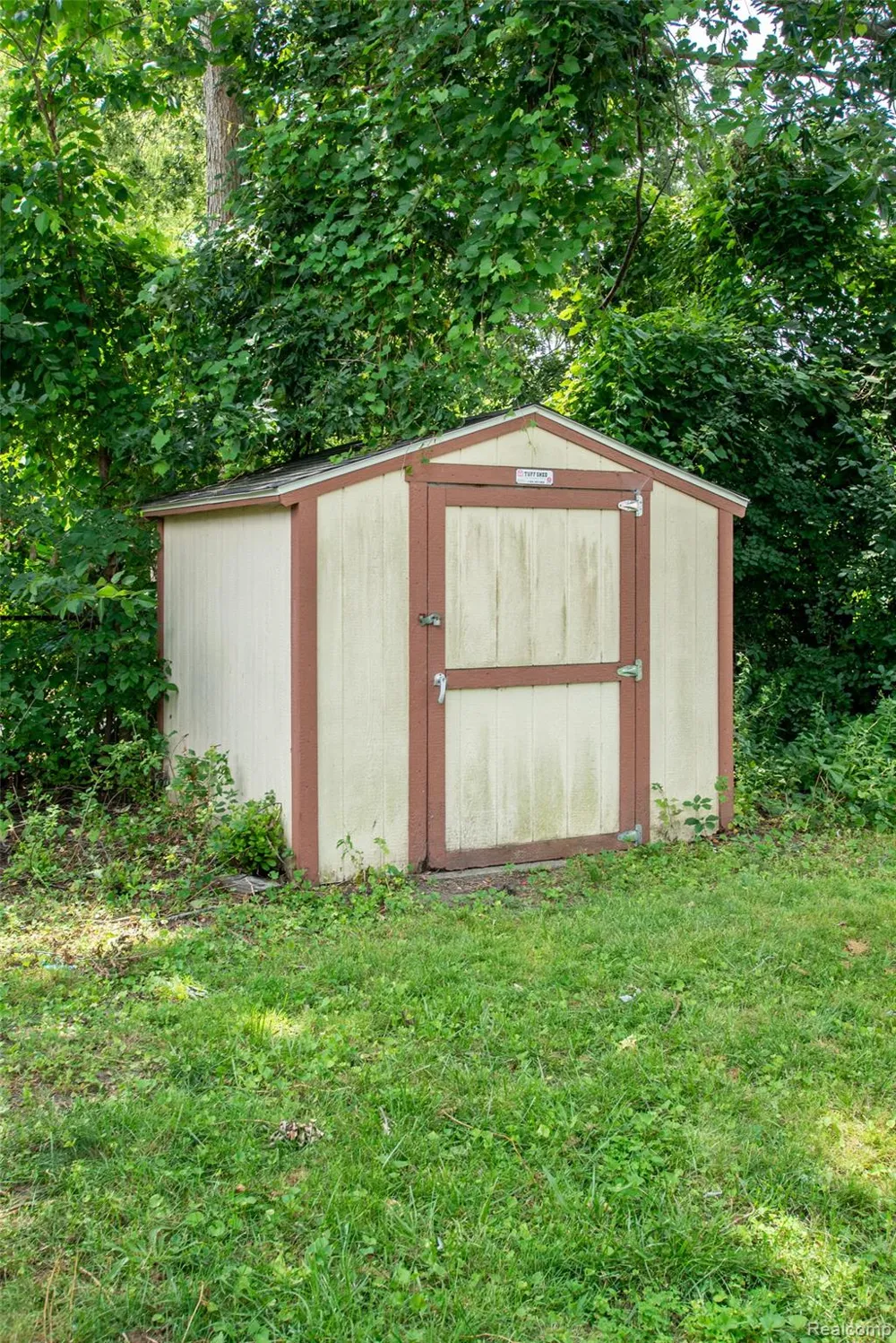 22191 Condon Street Oak Park City, MI 48237