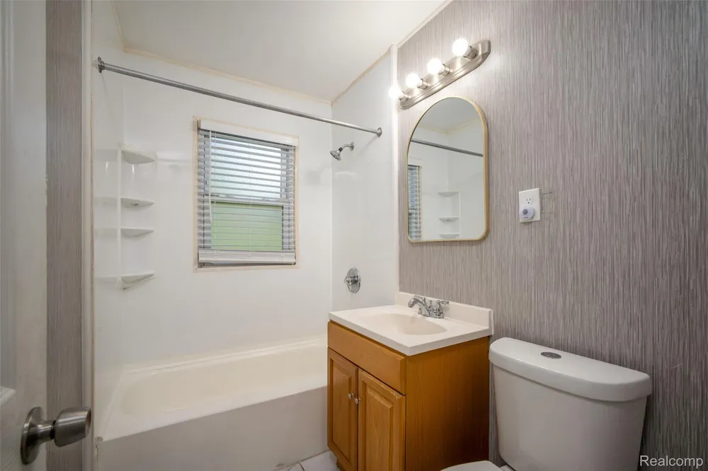 22191 Condon Street Oak Park City, MI 48237