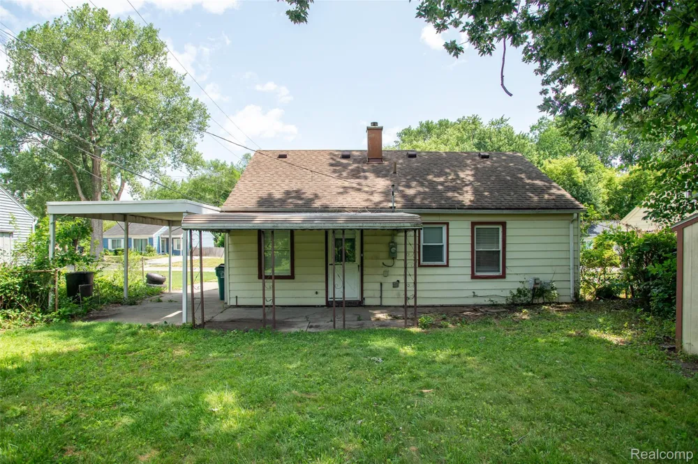 22191 Condon Street Oak Park City, MI 48237