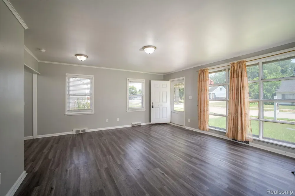 22191 Condon Street Oak Park City, MI 48237