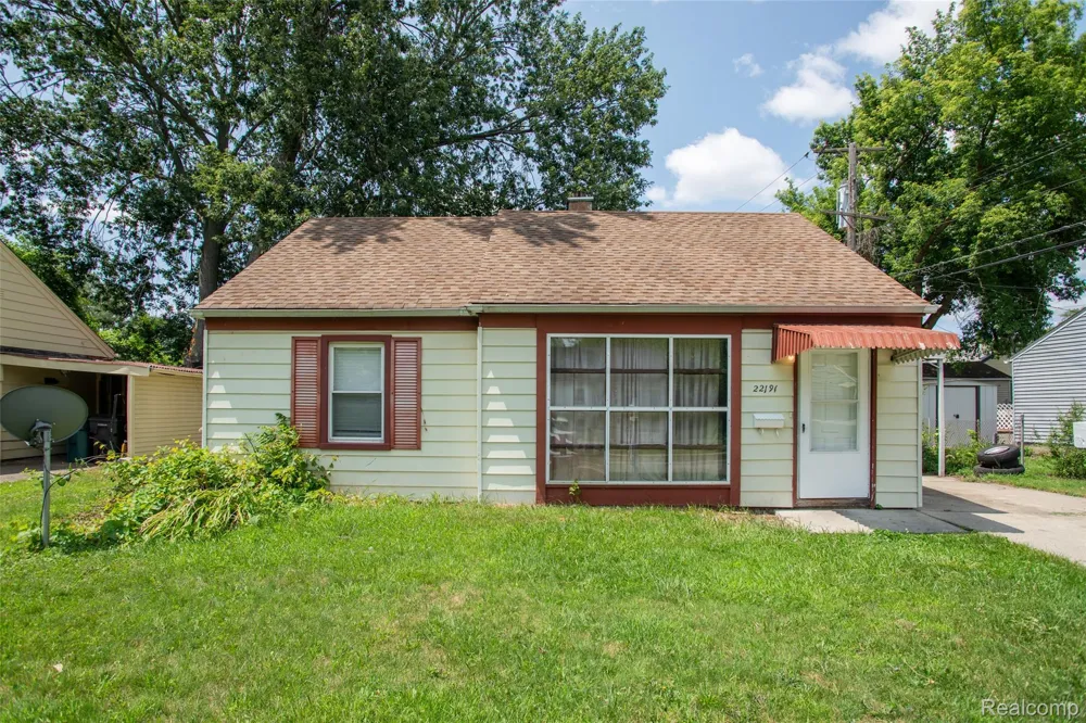 22191 Condon Street Oak Park City, MI 48237