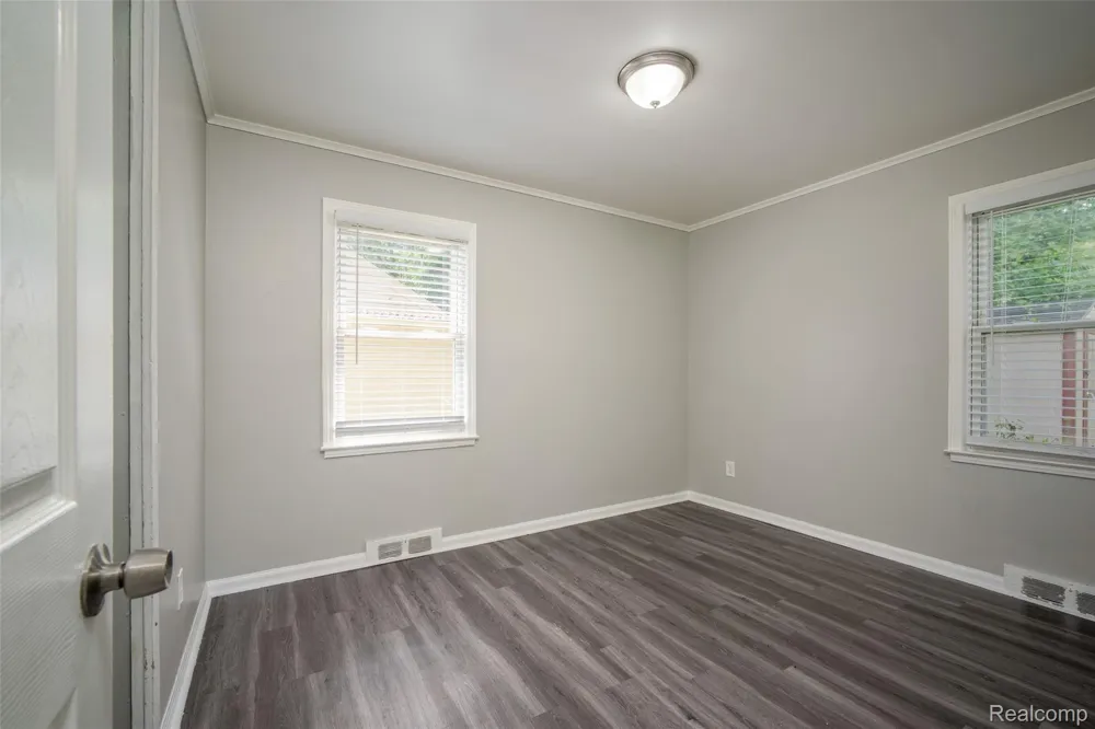 22191 Condon Street Oak Park City, MI 48237