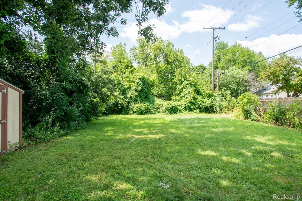 22191 Condon Street Oak Park City, MI 48237