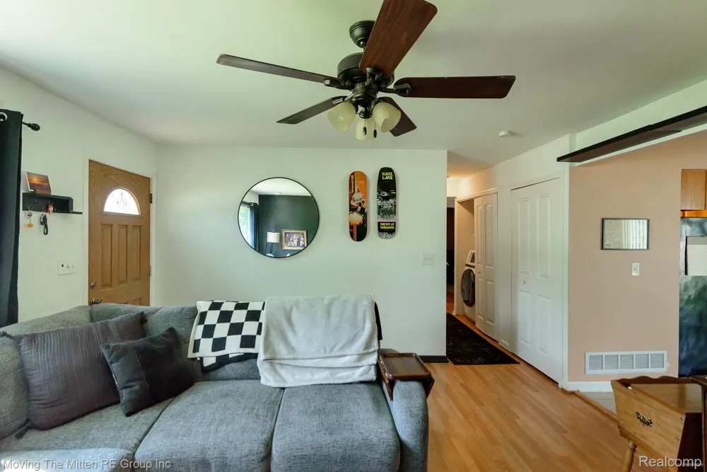 15538 Woodmont Street Romulus City, MI 48174