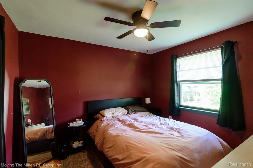15538 Woodmont Street Romulus City, MI 48174