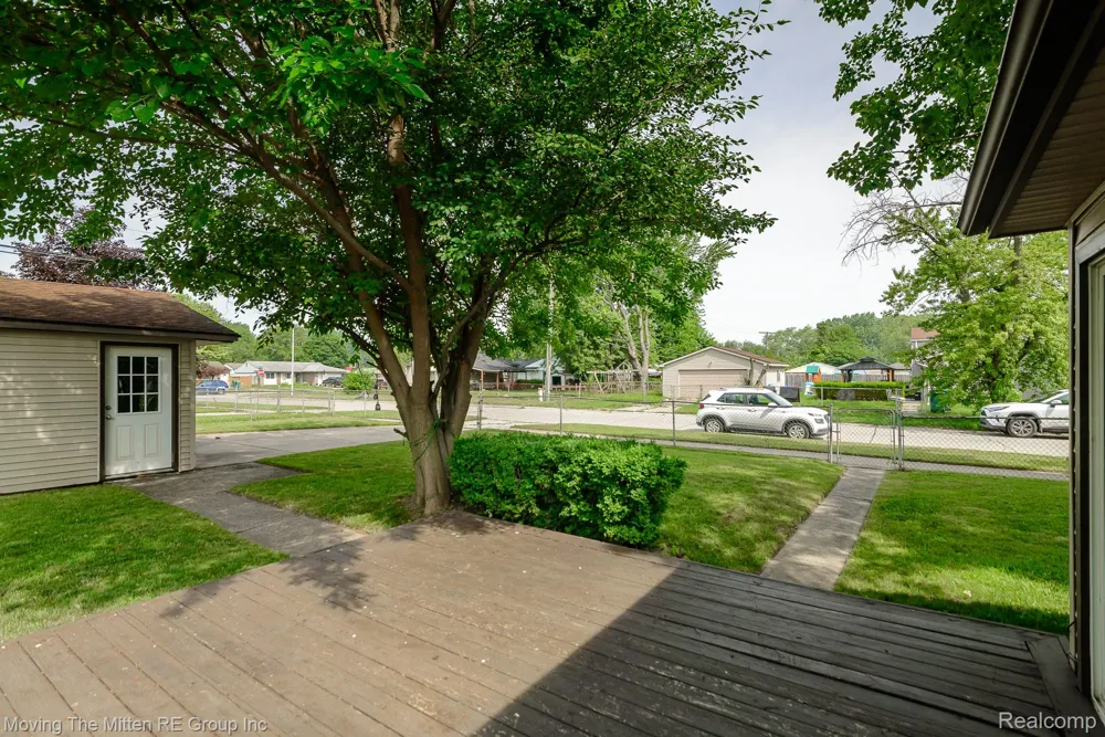 15538 Woodmont Street Romulus City, MI 48174