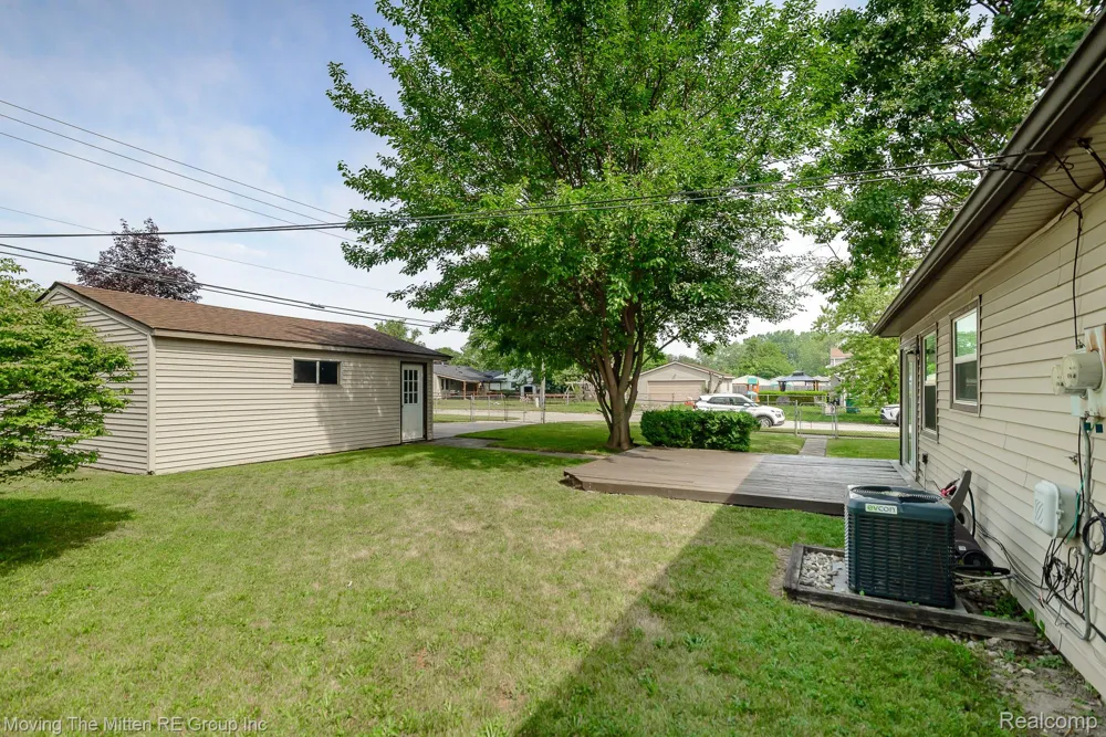 15538 Woodmont Street Romulus City, MI 48174