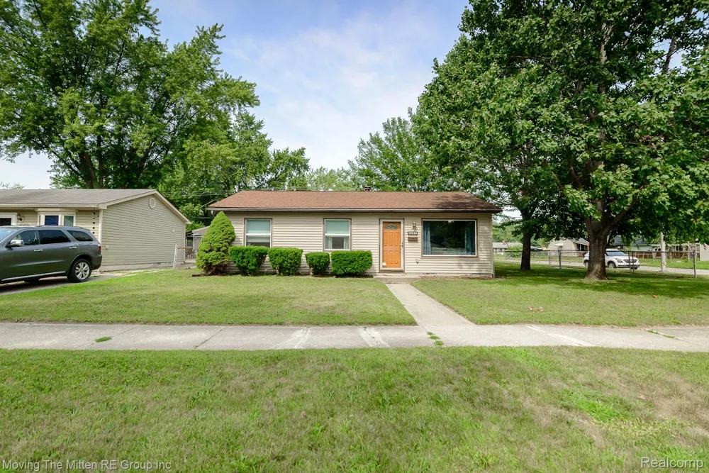 15538 Woodmont Street Romulus City, MI 48174