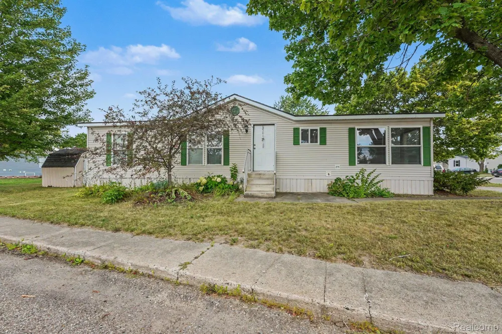 17128 Detroiter Ave Springfield Charter Township, MI 48350