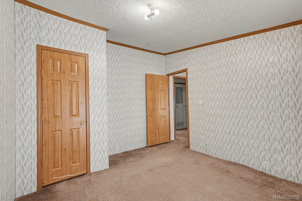 17128 Detroiter Ave Springfield Charter Township, MI 48350