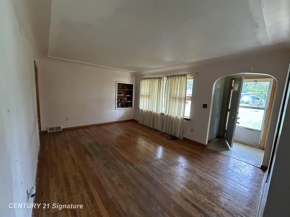 2587 Kuhlman Drive Saginaw Charter Township, MI 48603