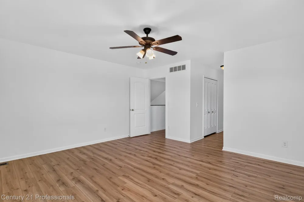 2042 Decker Road Walled Lake City, MI 48390