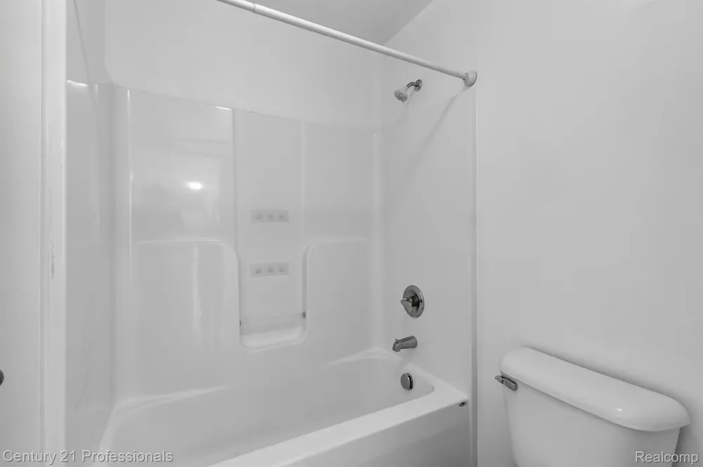 2042 Decker Road Walled Lake City, MI 48390