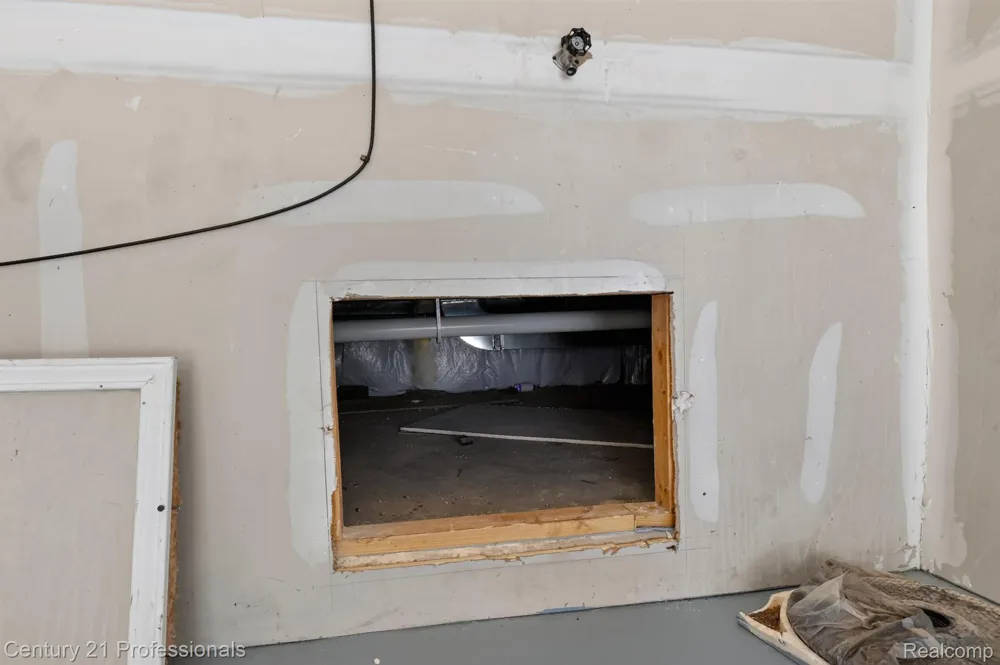 2042 Decker Road Walled Lake City, MI 48390