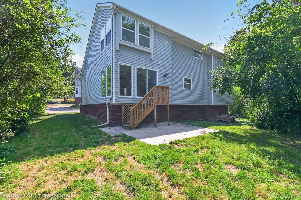 2042 Decker Road Walled Lake City, MI 48390