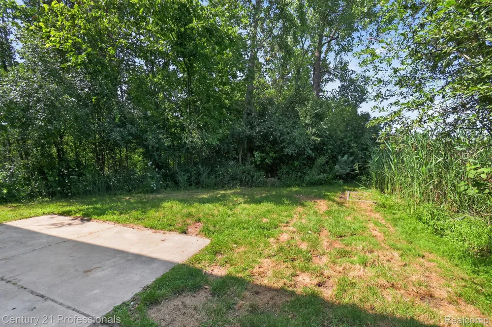 2042 Decker Road Walled Lake City, MI 48390