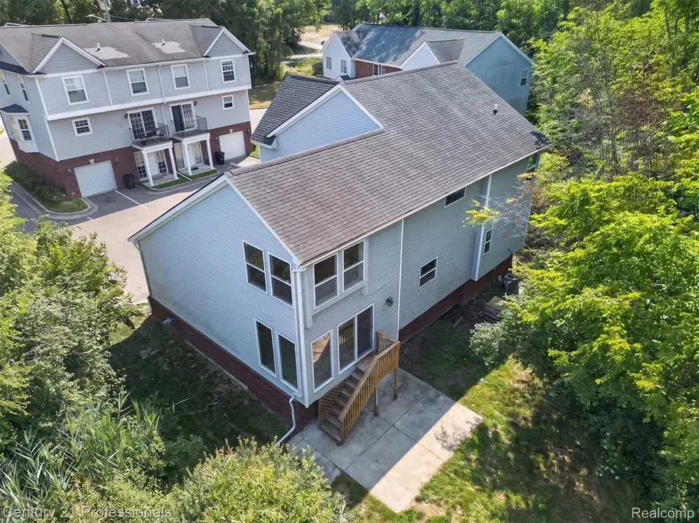 2042 Decker Road Walled Lake City, MI 48390