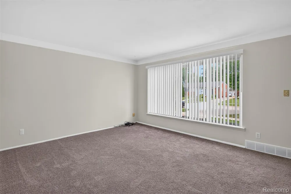 29391 Mark Avenue Madison Heights City, MI 48071