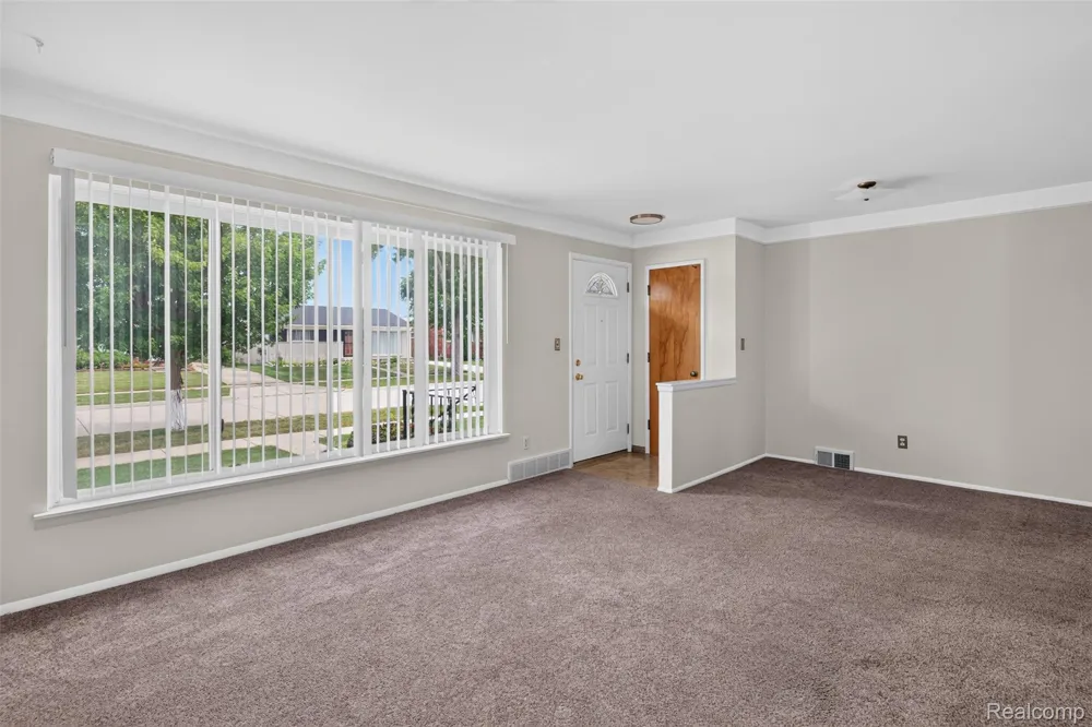 29391 Mark Avenue Madison Heights City, MI 48071