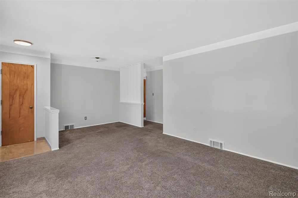 29391 Mark Avenue Madison Heights City, MI 48071