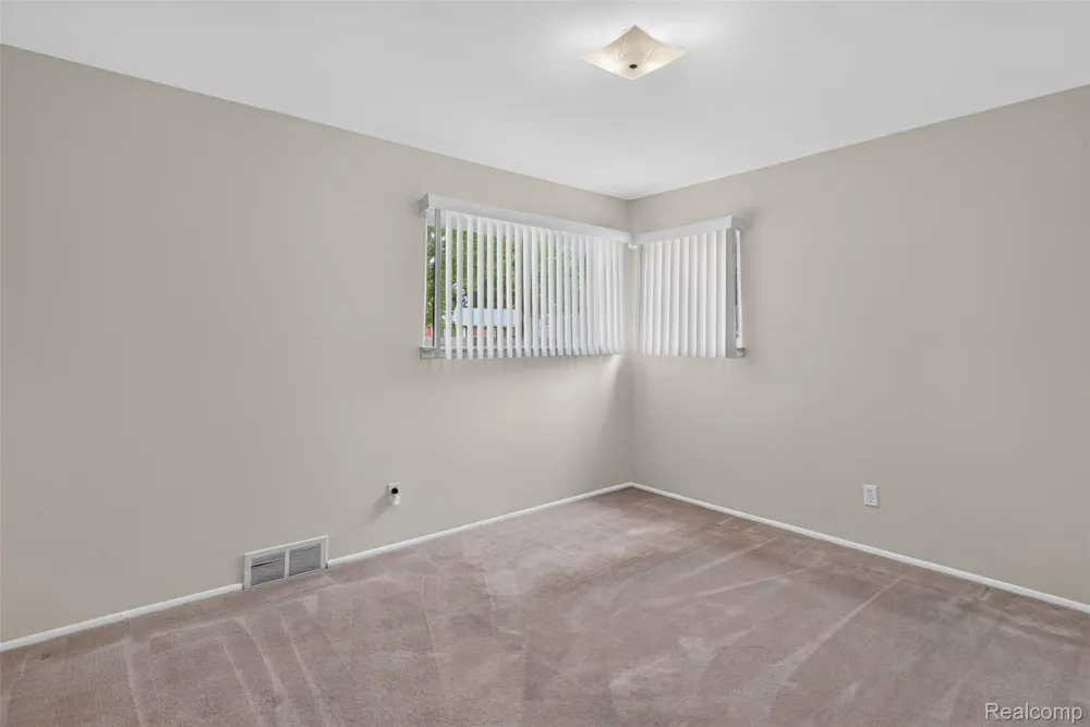 29391 Mark Avenue Madison Heights City, MI 48071